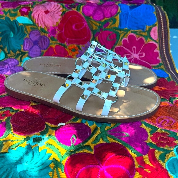 Valentino Garavani White / Gold Rock Stud Slide Sandals with Box & Dust Bag - Picture 2 of 13